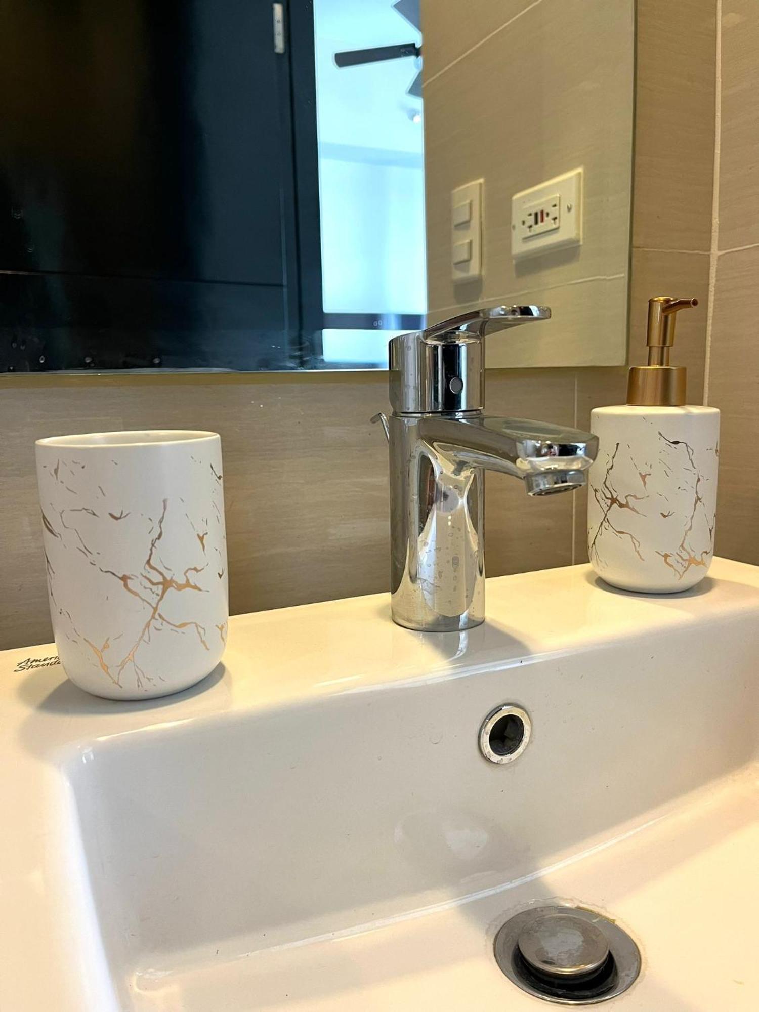 Studio At 81 Newport Boulevard Near Naia With Free Access To All Amenities Up To 2 Pax Manila Luaran gambar