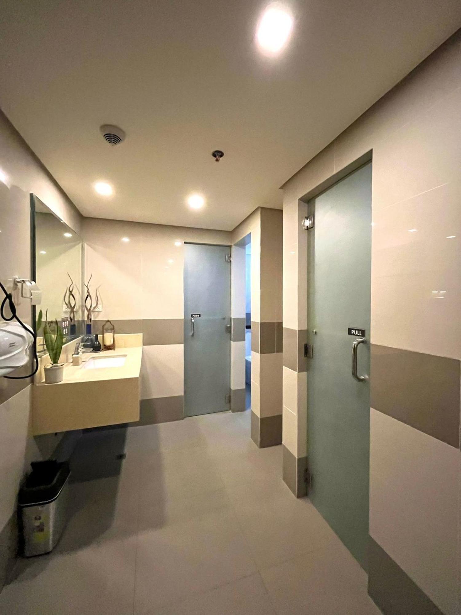 Studio At 81 Newport Boulevard Near Naia With Free Access To All Amenities Up To 2 Pax Manila Luaran gambar