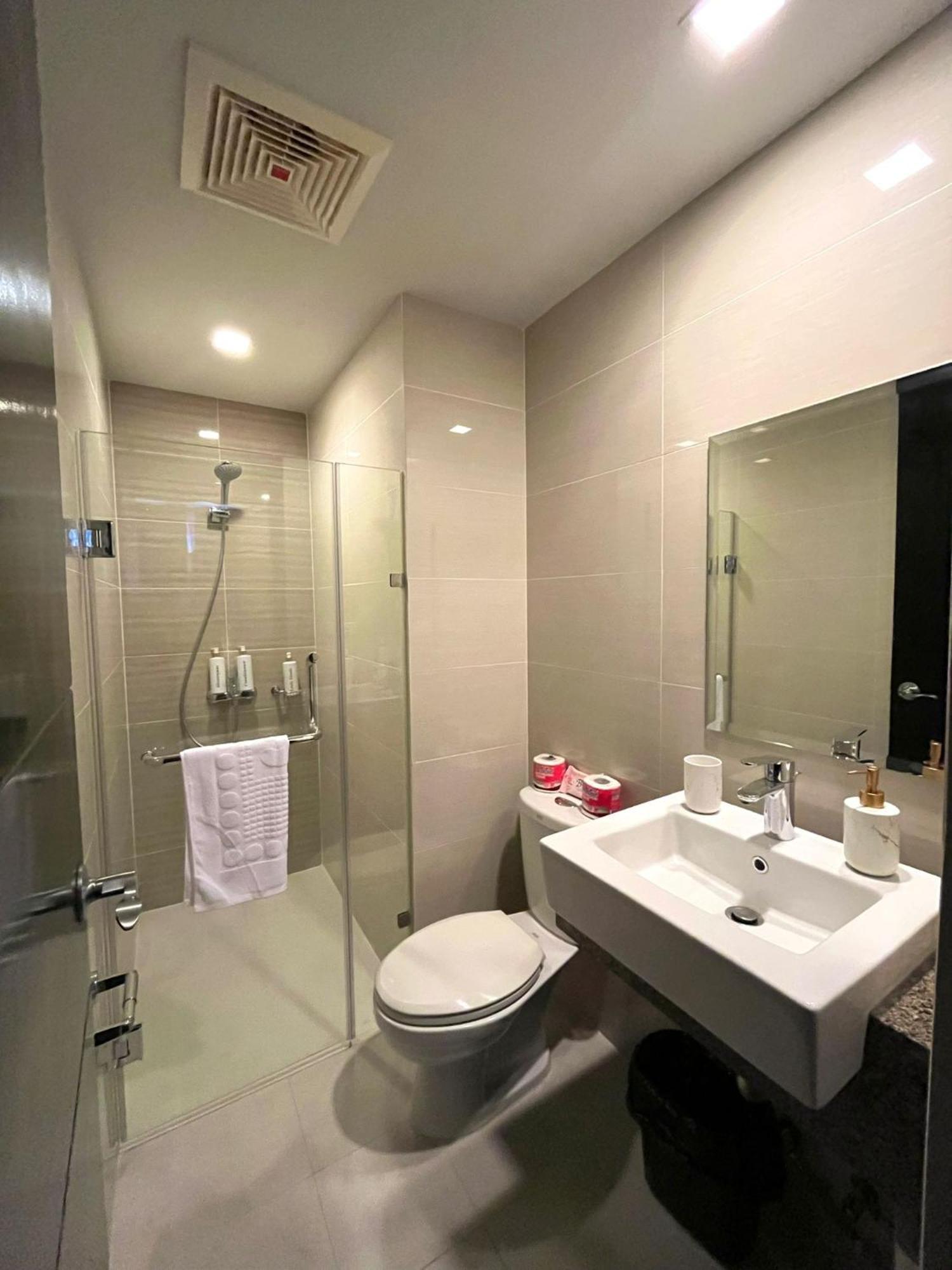 Studio At 81 Newport Boulevard Near Naia With Free Access To All Amenities Up To 2 Pax Manila Luaran gambar