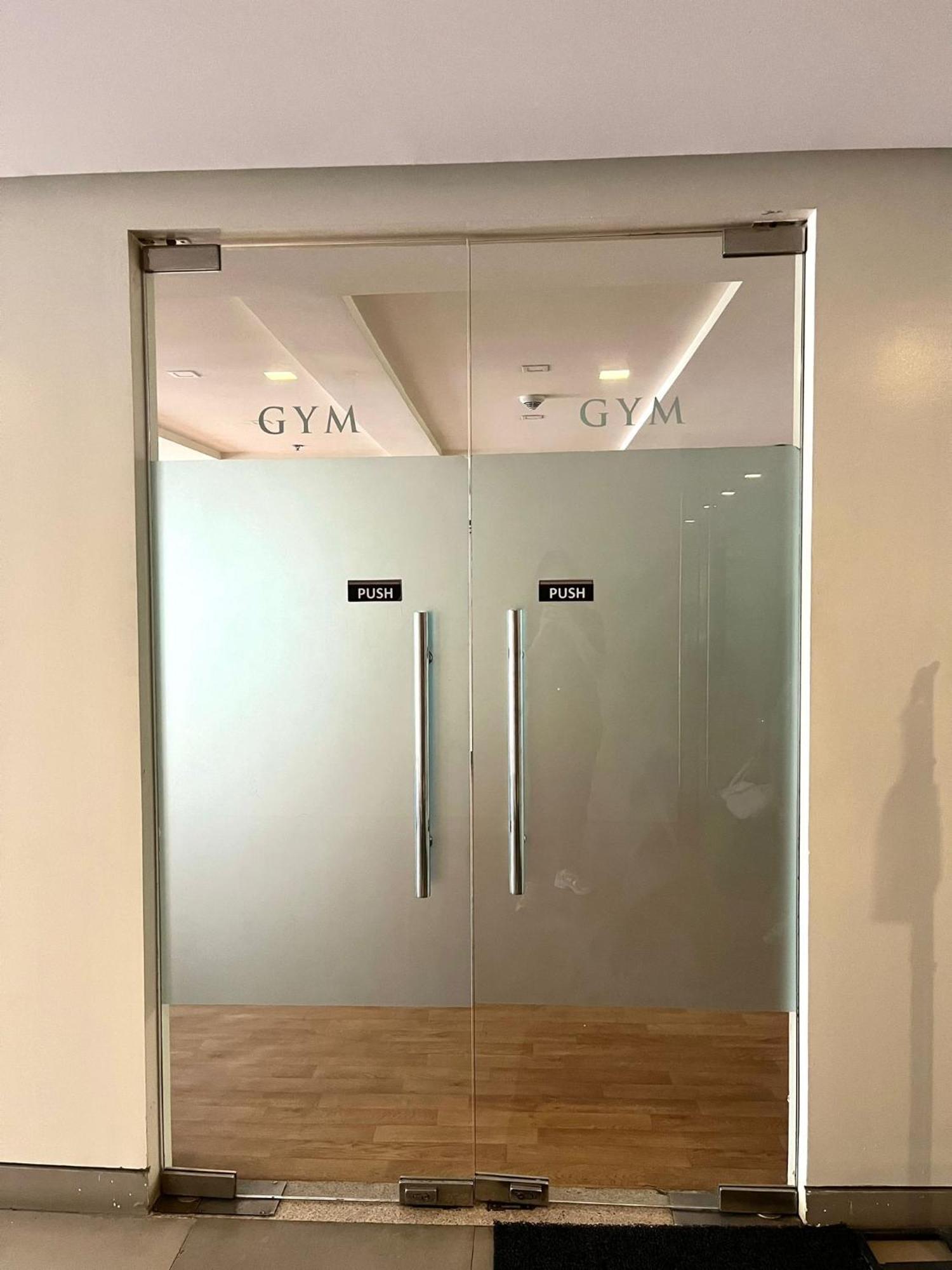 Studio At 81 Newport Boulevard Near Naia With Free Access To All Amenities Up To 2 Pax Manila Luaran gambar
