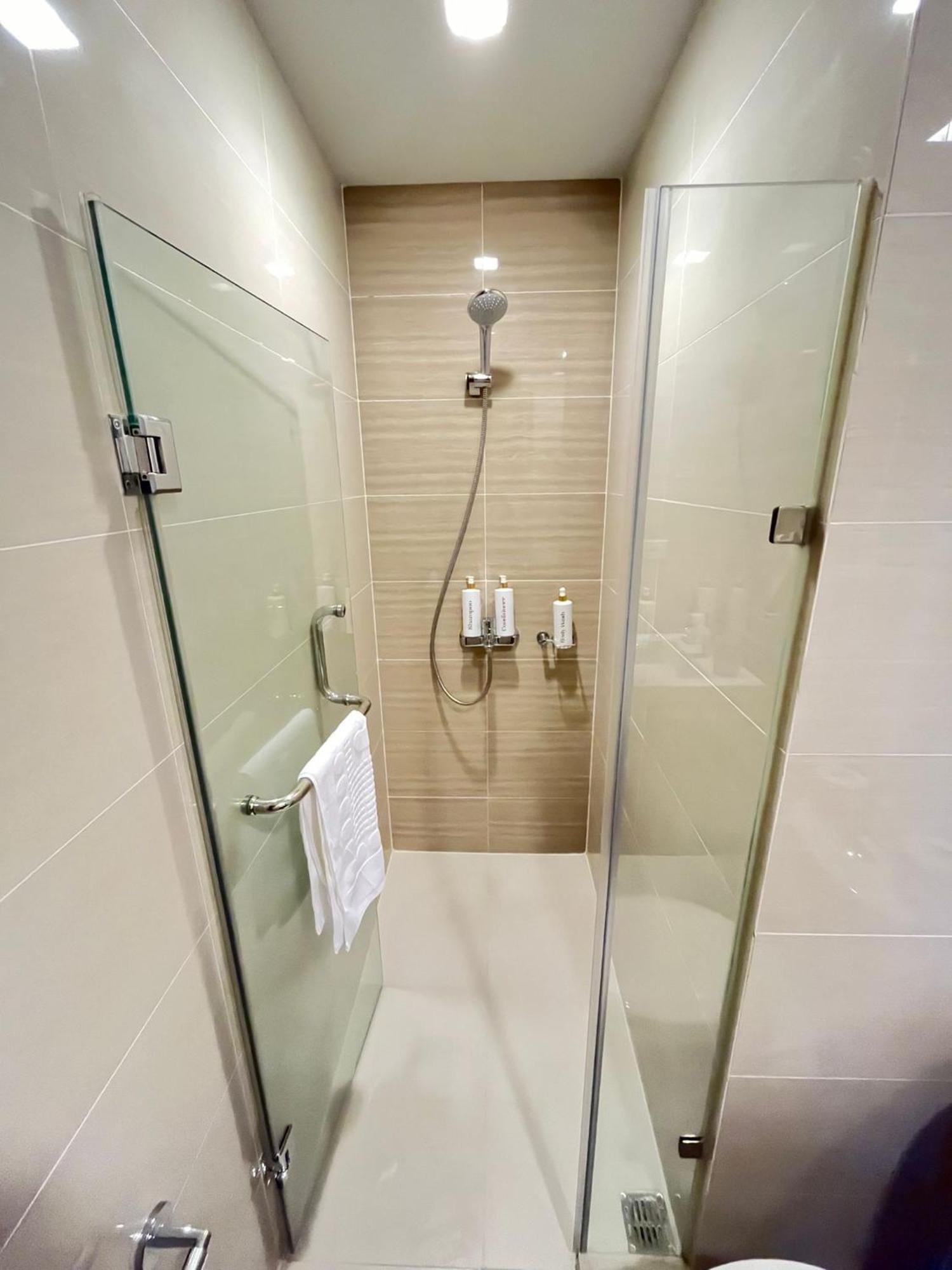 Studio At 81 Newport Boulevard Near Naia With Free Access To All Amenities Up To 2 Pax Manila Luaran gambar